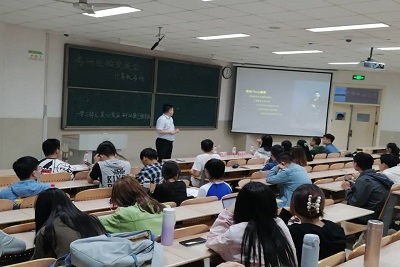 校友分享考研經(jīng)驗(yàn)，助燃信息學(xué)子夢(mèng)想——泉心泉益志愿者協(xié)會(huì)“研于律己”考研咨詢服務(wù)隊(duì)舉辦考研交流分享會(huì)